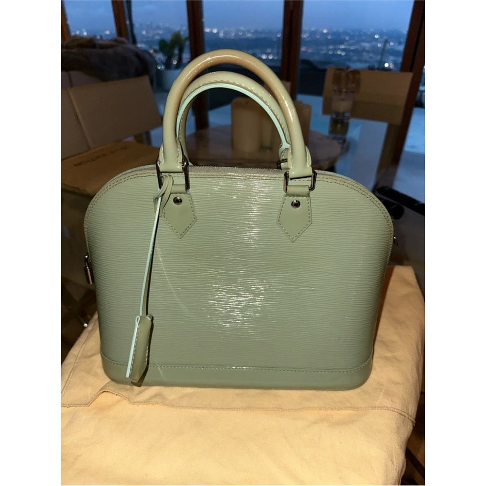 Louis Vuitton Epi Alma PM